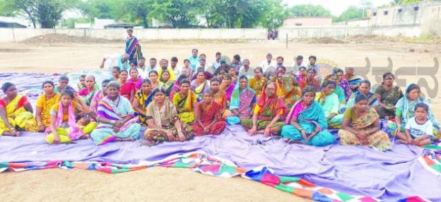 ಮೌಲಾನ ಆಜಾದ್ ಶಾಲೆ ವಿರೋಧಿಸಿ, ಮಕ್ಕಳೊಂದಿಗೆ ಪ್ರತಿಭಟನೆಗೆ ಇಳಿದ ಪೋಷಕರು 