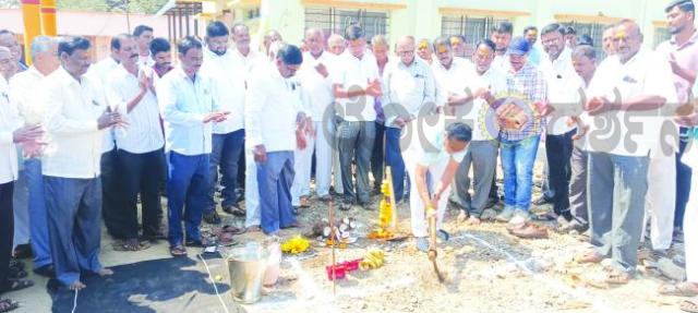 ರಸ್ತೆ ಕಾಮಗಾರಿಗೆ ಶಾಸಕ ಗಣೇಶ ಹುಕ್ಕೇರಿ ಚಾಲನೆ  