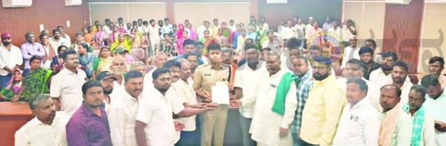 ಚಿಕ್ಕವಡ್ಡಟ್ಟಿ ಗ್ರಾಮದಲ್ಲಿ ವಾಲ್ಮೀಕಿ ಸಮಾಜದವರ ಮೇಲೆ ಭೀಕರ ಹಲ್ಲೆ ಖಂಡಿಸಿ ಆರೋಪಿಗಳ ಶೀಘ್ರ ಬಂಧನಕ್ಕೆ ಗದಗ ಜಿಲ್ಲಾ ವಾಲ್ಮೀಕಿ ನಾಯಕ ಸೇವಾ ಸಂಘದ ಆಗ್ರಹ