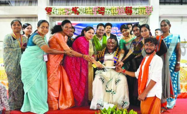 ಪದ್ಮಶ್ರೀ ಪುರಸ್ಕೃತ ಮಂಜಮ್ಮ ಜೋಗತಿಗೆ ಸನ್ಮಾನ 