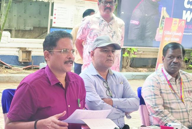 ಆಹಾರ ಇಲಾಖೆಯ ಜಂಟಿ ನಿರ್ದೇಶಕರಿಂದ ಹುಬ್ಬಳ್ಳಿ ನಗರದ ವಿವಿಧ ಪೆಟ್ರೋಲ್ ಬಂಕ್‌ಗಳಿಗೆ ಭೇಟಿ, ಪರೀಶೀಲನೆ 