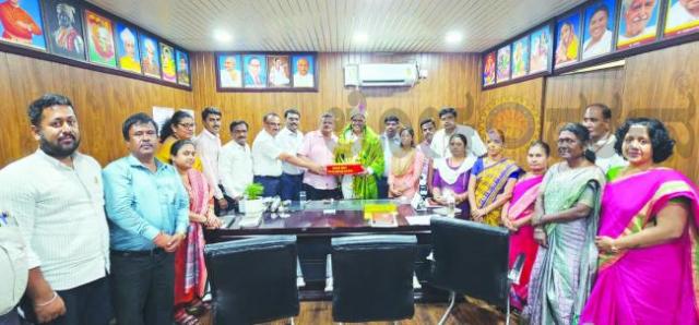 ಸಮ್ಮೇಳನದ ಯಶಸ್ಸಿಗೆ ಶ್ರಮಿಸಿ: ಅಡಿವೇಶ ಇಟಗಿ  