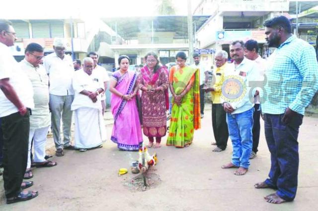 25 ಲಕ್ಷ ರೂ. ವೆಚ್ಚದಲ್ಲಿ ವೆಚ್ಚದಲ್ಲಿ ನಾನಾ ಕಾಮಗಾರಿಗಳಿಗೆ ಶಾಸಕ ಶ್ರೀನಿವಾಸ ಮಾನೆ ಭೂಮಿಪೂಜೆ 