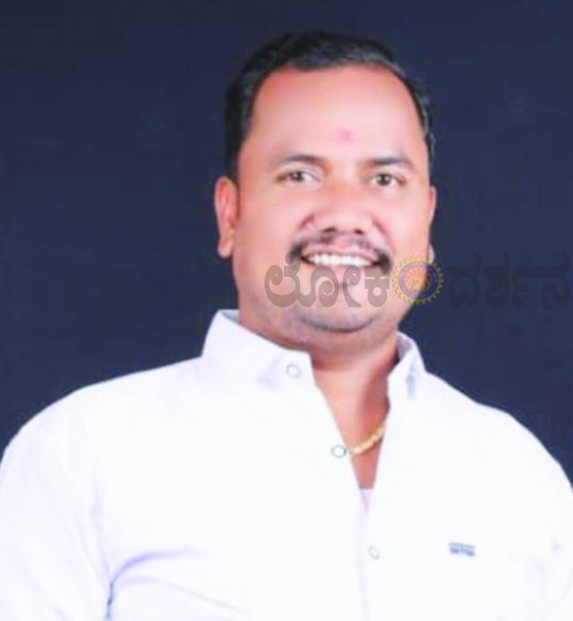 ಶಾಸಕ ಲಕ್ಷ್ಮಣ ಸವದಿ ಅವರ ಜನ್ಮದಿನದಂದು ಶಾಲಾ ವಿದ್ಯಾರ್ಥಿಗಳಿಗೆ ಸನ್ಮಾನ