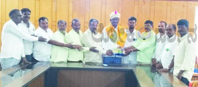 ಕುಶಲಕರ್ಮಿಗಳ ಕುಂದು ಕೊರತೆ ನಿವಾರಣಾ ಸಮಿತಿಯ ಸದಸ್ಯರಿಗೆ ಸನ್ಮಾನ 