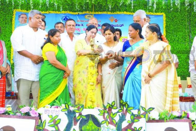 ಮಗಳಿಗೆ ಸುಮ್ಮನಿರು ಎನ್ನಬೇಡಿ, ಮಾತನಾಡು ಎನ್ನಿ ಅಂತರಾಷ್ಟ್ರೀಯ ಮಹಿಳಾ ದಿನಾಚರಣೆ 