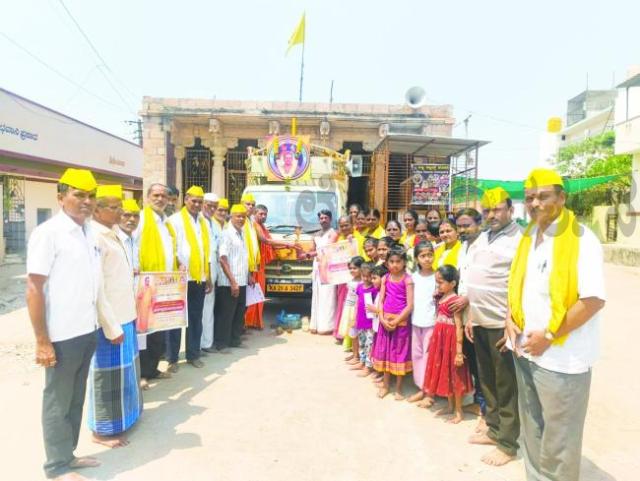 ಹನುಮಸಾಗರದ ಬನಶಂಕರಿ ದೇವಸ್ಥಾನಕ್ಕೆ ಆಗಮಿಸಿದ ದೇವಾಂಗ ಜ್ಯೋತಿ