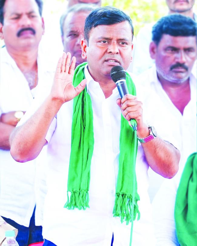 ಎಕರೆಗೆ 25 ಲಕ್ಷ ಪರಿಹಾರ ಕೊಡಿ**- ಮುಖಂಡ ಬಸವರಾಜ ಕ್ಯಾವಟರ್ ಆಗ್ರಹ 