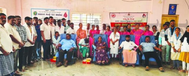 ದೇವಿಹೊಸೂರು ಹಾಗೂ ಪ್ರಾಥಮಿಕ ಆರೋಗ್ಯ ಕೇಂದ್ರ ಸ್ವಯಂಪ್ರೇರಿತ ರಕ್ತದಾನ ಶಿಬಿರ 