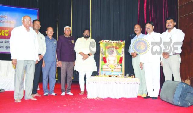  ಭಗವಾನ್ ಮಹಾವೀರರ ಸಂದೇಶ ತತ್ವಾದರ್ಶ ಅರ್ಥೈಸಿಕೊಳ್ಳಬೇಕು: ಜಿಲ್ಲಾಧಿಕಾರಿ ಡಾ.ಓದ್ರಾಮ 