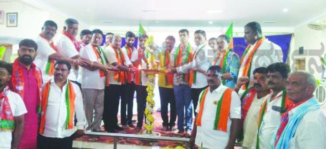 ಕಾಂಗ್ರೆಸ್ ಆಡಳಿತದಿಂದ ಜನ ಬೇಸತ್ತಿದ್ದಾರೆ : ಬಿಜೆಪಿ ಆಡಳಿತಕ್ಕೆ ಮತದಾರರು ಜಾತಕ ಪಕ್ಷಿ ಯಂತೆ ಕಾಯುತ್ತಿದ್ದಾರೆ- ಅರುಣಕುಮಾರ ಪೂಜಾರ  