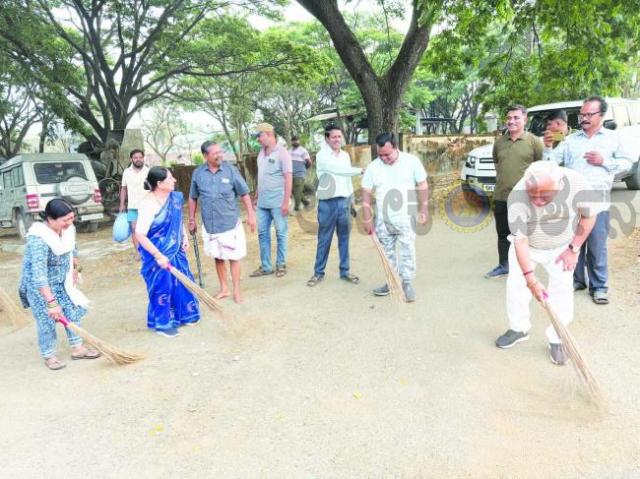 ವಿಧಾನಸಭಾ ಕ್ಷೇತ್ರದಾದ್ಯಂತ ಸ್ವಚ್ಛತಾ ಕಾರ್ಯಕ್ಕೆ ಚಾಲನೆ : ಆರ್‌. ವಿ. ದೇಶಪಾಂಡೆ 