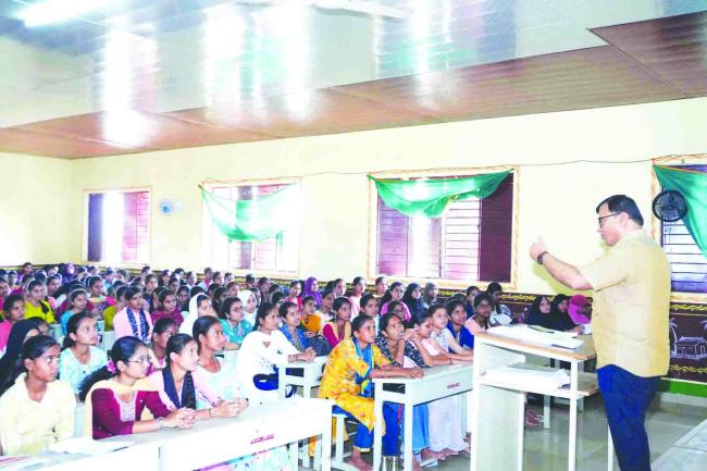 ಸ್ಪರ್ಧಾತ್ಮಕ ಜಗತ್ತಿಗೆ ವಿದ್ಯಾರ್ಥಿಗಳು, ಯುವಕರನ್ನು ಸಜ್ಜುಗೊಳಿಸಲಾಗುತ್ತಿದೆ 