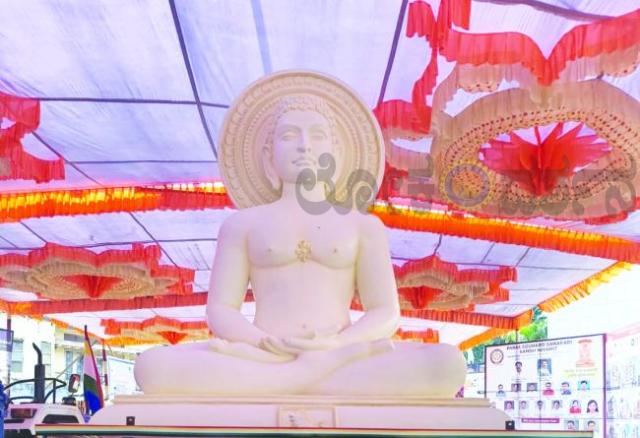 ಮಜಗಾವಿ: ಮಹಾವೀರರ ಉತ್ಸವ ಮೂರ್ತಿಯ ಭವ್ಯ ಮೆರವಣಿಗೆ 