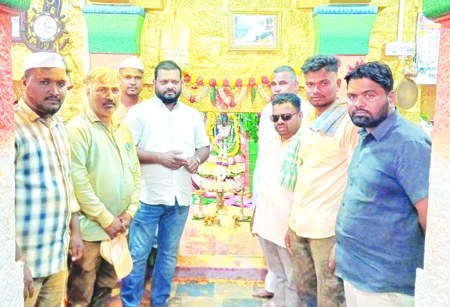   ದುರ್ಗಾದೇವಿ ದರ್ಶನ ಪಡೆದ ಶಾಸಕ ಮಹೇಂದ್ರ ತಮ್ಮಣ್ಣವರ 