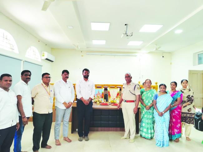 ಜಿಲ್ಲಾಧಿಕಾರಿಗಳ ಕಚೇರಿ ಸಭಾಂಗಣದಲ್ಲಿ ಸೋಮವಾರ ಮಹಾವೀರ ಜಯಂತಿ