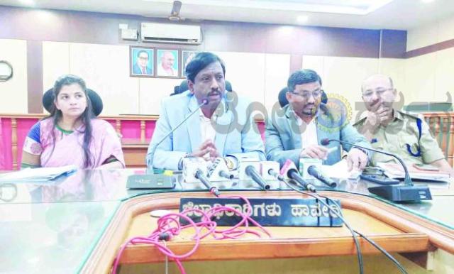 ಜಿಲ್ಲೆಯಲ್ಲಿ ಏ.1 ರಿಂದ ಮೊದಲ ಹಂತದ ಜನಗಣತಿ : ಮಾಹಿತಿ ಗೌಪ್ಯವಾಗಿರುತ್ತದೆ- ನಿಖರ ಮಾಹಿತಿ ನೀಡಿ-ವದಂತಿಗಳಿಗೆ ಕಿವಿಗೊಡಬೇಡಿ -ಜಿಲ್ಲಾಧಿಕಾರಿ ಡಾ.ವಿಜಯಮಹಾಂತೇಶ ದಾನಮ್ಮನವರ 