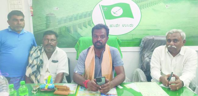 ಗ್ರಾಮದಲ್ಲಿ ತಯಾರಾಗುವ ಕುಡಿಯುವ ನೀರಿನಲ್ಲಿ ಹುಳು : ಅವಧಿ ಮೀರಿದ ಕೂಲ್‌ಡ್ರಿಂಕ್ಸ್‌  