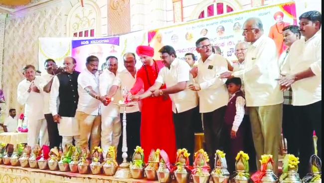 ರಾಣೆಬೆನ್ನೂರಿನಲ್ಲಿ ಅದ್ದೂರಿಯಾಗಿ ಜರುಗಿದ ನಿಜಶರಣ ಅಂಬಿಗರ ಚೌಡಯ್ಯನವರ 906ನೇ ಜಯಂತೋತ್ಸವ