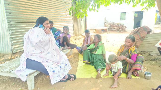 ಹ್ಯಾಟಿ ಮುಂಡರಗಿಯ ದುರ್ಗಮ್ಮಳನ್ನು ಭೇಟಿ ಮಾಡಿದ ಮಹಿಳಾ ಕಾಂಗ್ರೆಸ್ ಅಧ್ಯಕ್ಷೆ ಜ್ಯೋತಿ ಎಂ. ಗೊಂಡಬಾಳ 