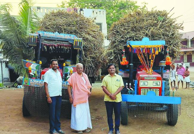 ಡಾ. ಶಾಂತವೀರ ಮನಗೂಳಿ ಗೋಶಾಲೆಗೆ 2 ಟ್ರ್ಯಾಲಿ ಮೇವು ದೇಣಿಗೆ 