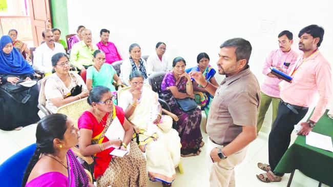 ಪಾಲಿಕೆಯ ಚುನಾವಣಾ ವಿಭಾಗದ ಕಚೇರಿಯಲ್ಲಿ ಸಭೆ