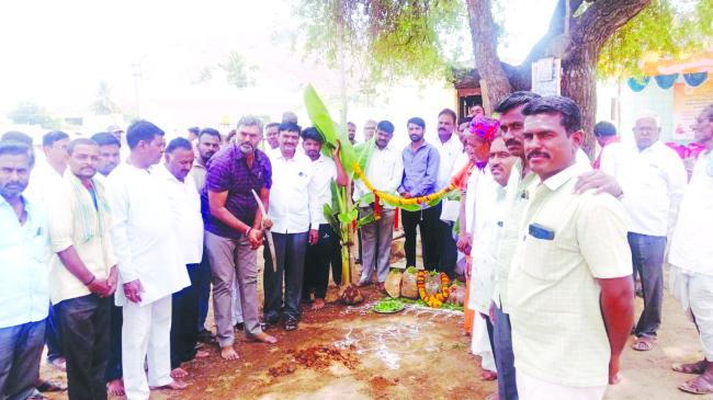 ಸಮುಧಾಯ ಭವನ ನಿರ್ಮಾಣ ಕಾಮಗಾರಿಗೆ ಗುದ್ದಿಲಿ ಪೂಜೆ   