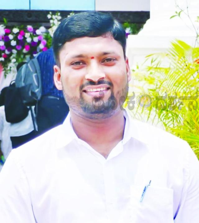 ತಾಲೂಕಿನ ಉಪನ್ಯಾಸಕನಿಗೆ ಪಿಎಚ್‌.ಡಿ ಪದವಿ ಪ್ರಧಾನ  