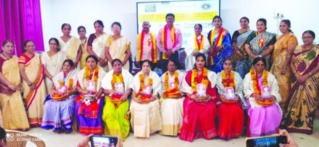 ಸಮಾಜದಲ್ಲಿ ಮಹಿಳೆಯರ ಪಾತ್ರ ಅಪಾರ: ಡಾ, ರಮೇಶ ಪಟಗುಂದಿ