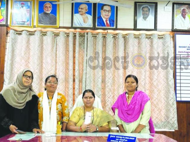     ಸ್ವಯಂ ಗಣತಿ ಕಾರ್ಯಕ್ರಮಕ್ಕೆ ಮೇಯರ್ ಹಾಗೂ  ಉಪ ಮೇಯರ್ ಅವರಿಂದ ಚಾಲನೆ 