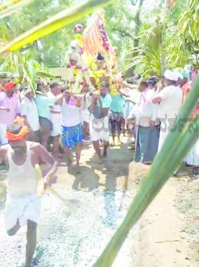 ಹೊಳಗುಂದಿ : ವೀರಭದ್ರೇಶ್ವರ ಸ್ವಾಮಿಯ ಅಗ್ನಿ ಮಹೋತ್ಸವ   