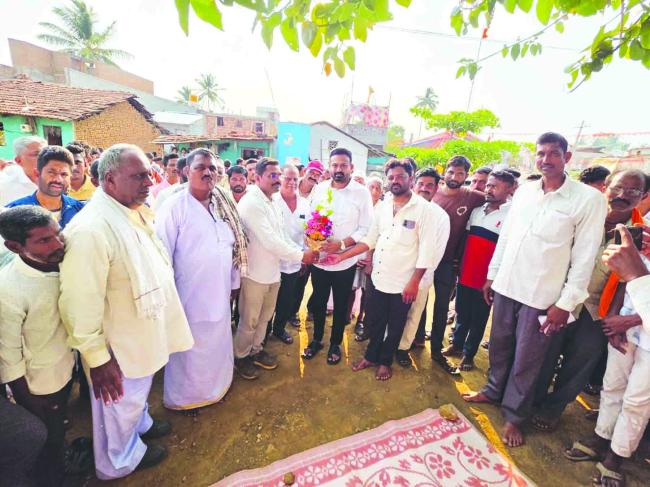 ಕೆರೆ ಅಭಿವೃದ್ಧಿಗೆ ಚನ್ನರಾಜ ಹಟ್ಟಿಹೊಳಿ ಚಾಲನೆ  