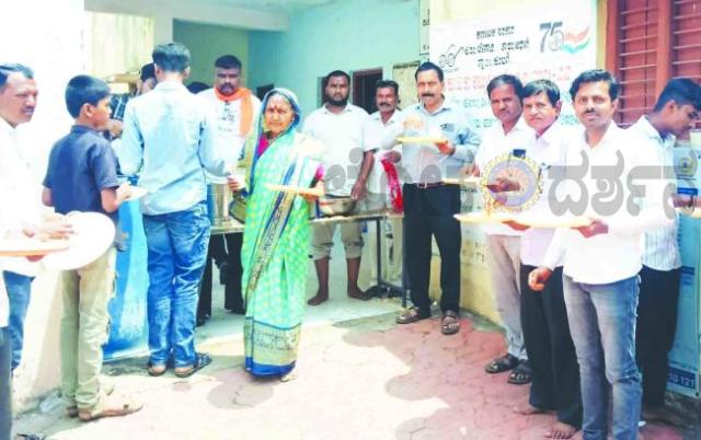 ಹನುಮಾನ್ ಜಯಂತಿ ಆಚರಣೆ: ಮಹಾಪ್ರಸಾದ ಕಾರ್ಯಕ್ರಮ 