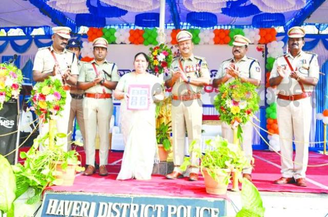 ನಿಷ್ಪಕ್ಷಪಾತವಾಗಿ, ಪ್ರಾಮಾಣಿಕತೆಯಿಂದ, ನಿಷ್ಠೆಯಿಂದ ನೊಂದವರ ಸಮಸ್ಯೆಗಳನ್ನು ಪರಿಹರಿಸಿ 