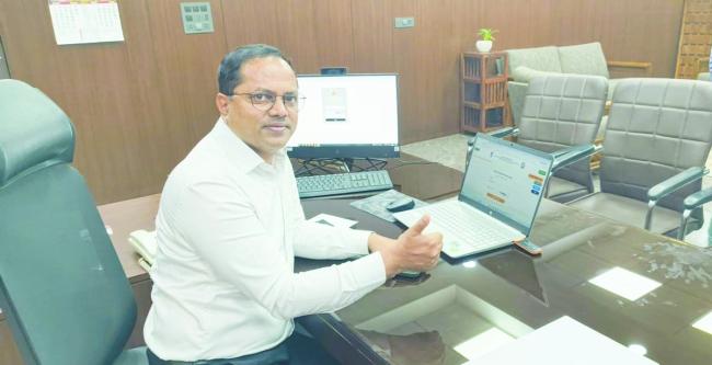 ಸ್ವಯಂ ಗಣತಿ: ಮಾಹಿತಿ ದಾಖಲಿಸಿದ ಜಿಲ್ಲಾಧಿಕಾರಿ ನಾಗೇಂದ್ರ ಪ್ರಸಾದ್‌.ಕೆ