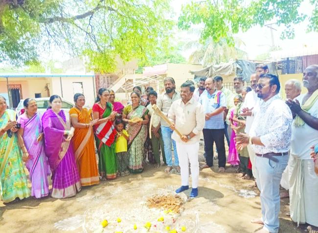 ಅಂಗನವಾಡಿ ಕಟ್ಟಡಕ್ಕೆ ಭೂಮಿ ಪೂಜೆ ನೆರವೇರಿಸಿದ ಶಾಸಕ - ಡಾ ಚಂದ್ರು ಲಮಾಣಿ  