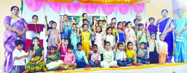 ವಚನ ಗಾಯನ ಸ್ಪರ್ಧೆಯಲ್ಲಿ ವಿಜತೇರಾದ ಮಕ್ಕಳಿಗೆ ಬಹುಮಾನ ವಿತರಣೆ    