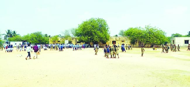 ಎಸ್ಸೆಸ್ಸೆಲ್ಸಿ ಪರೀಕ್ಷೆ ಯಶಸ್ವಿ : ನಗುಮುಖದಿಂದ ಹೊರ ಬಂದ ವಿದ್ಯಾರ್ಥಿಗಳು  