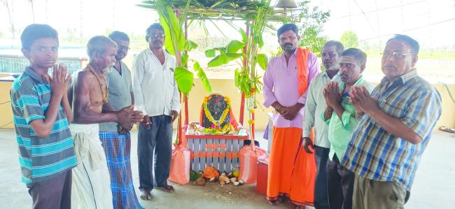 ಛತ್ರಗುಡಿ ಆಂಜನೇಯಸ್ವಾಮಿ ಮೂರ್ತಿಗೆ ವಿಶೇಷ ಪೂಜಾ ಕಾರ್ಯಕ್ರಮ ಜೊತೆಗೆ ವಾರ್ಷಿಕೋತ್ಸವ ಆಚರಣೆ 