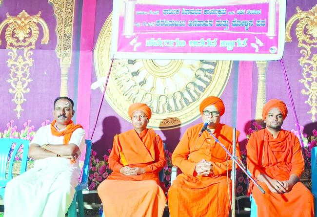 ರೇವಣಸಿದ್ದೇಶ್ವರ ವಿರಕ್ತಮಠ ಜಾತ್ರಾ ಮಹೋತ್ಸವ ಅಂಗವಾಗಿ ಹಮ್ಮಿಕೊಂಡಿದ್ದ ಧಾರ್ಮಿಕ ಶಿವಾನುಭವ ಕಾರ್ಯಕ್ರಮ