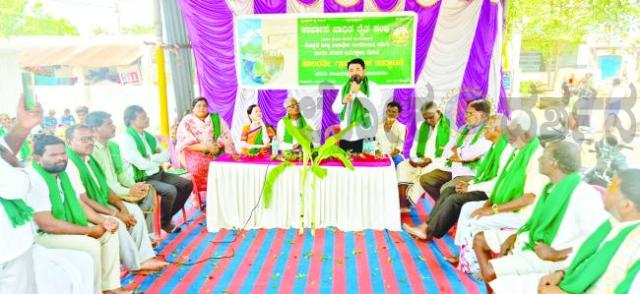 ಹಾಲವರ್ತಿ ಗ್ರಾಮದಲ್ಲಿ ಕೊಪ್ಪಳ ಕಾರ್ಖಾನೆ ಬಾಧಿತ ರೈತ ಸಂಘಕ್ಕೆ ಚಾಲನೆ 