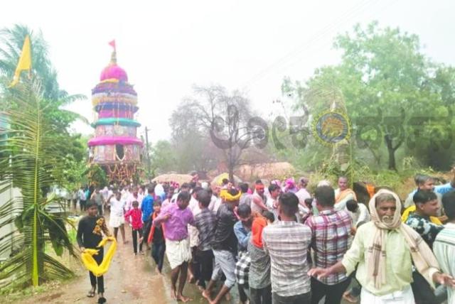 ಮಳೆಯಲ್ಲೇ ರಥ ಎಳೆದು ಭಕ್ತಿ ಮೆರೆದು ನೂರಾರು ಭಕ್ತರು !. 