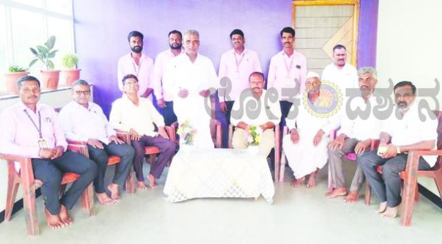 ಸಹಕಾರಿ ಸಂಘಗಳು ಪ್ರಗತಿ ಹೊಂದಲು ಶೇರುದಾರ ಹಾಗೂ ಸಿಬ್ಬಂದಿ ಪಾತ್ರ. ಮುಖ್ಯ : ಗಿಡ್ಡನ್ನವರ 