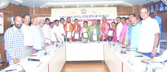 ಸಾಧಕರನ್ನು ಸನ್ಮಾನಿಸಿದ ಬಳ್ಳಾರಿ ಚೇಂಬರ್ ಆಫ್ ಕಾಮರ್ಸ್‌ 