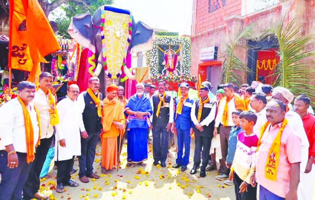 ಆಂಜನೇಯಸ್ವಾಮಿ ಉತ್ಸವದ ಮೆರವಣಿಗೆ 