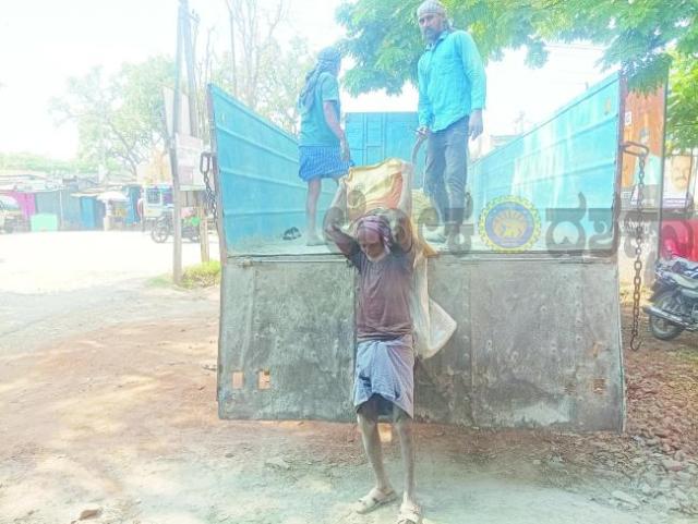 ಲಕ್ಷ್ಮಣ ಗಾಯಕವಾಡ ತಮ್ಮ 71ನೇ ವಯಸ್ಸಿನಲ್ಲಿ 16 ವರ್ಷದ ಹುಡುಗರಂತೆ ಕೆಲಸ ಮಾಡುತ್ತಿರುವದು ! ಇದೆ ಅಲ್ವಾ ಆರೋಗ್ಯ ಅಂದ್ರೆ  