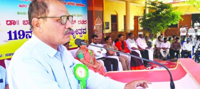 ಮಹನೀಯರ ಆದರ್ಶಗಳ ಪಾಲನೆ ಅಗತ್ಯ: ಸಾಹಿತಿ ಮಡಿವಾಳಮ್ಮ  