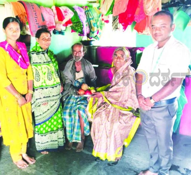 ಹೇಮಾವತಿ ಹೆಗ್ಗೆಡೆಯವರ ಹುಟ್ಟು ಹಬ್ಬದ ಪ್ರಯುಕ್ತ ಹಣ್ಣು ಹಂಪಲು ವಿತರಣೆ