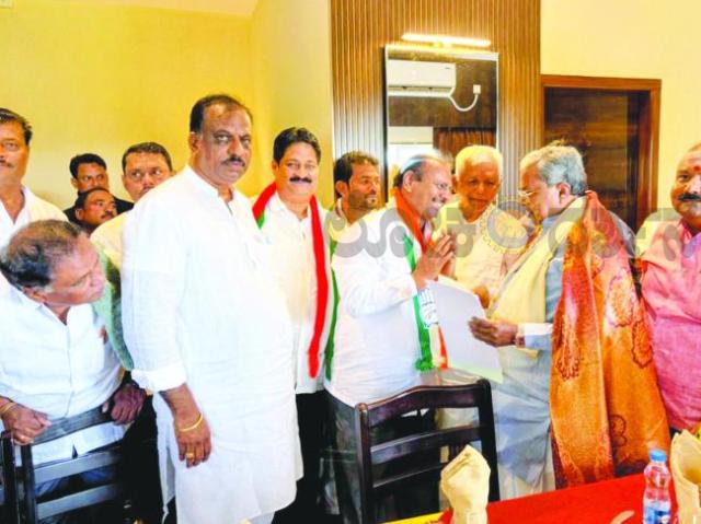 ಮುಖ್ಯಮಂತ್ರಿ ಸಿದ್ದರಾಮಯ್ಯ ಸಮ್ಮುಖದಲ್ಲಿ ಎ.ಎಂ.ಖಾಜಿ ಕಾಂಗ್ರೆಸ್ ಸೇರೆ​‍್ಡ