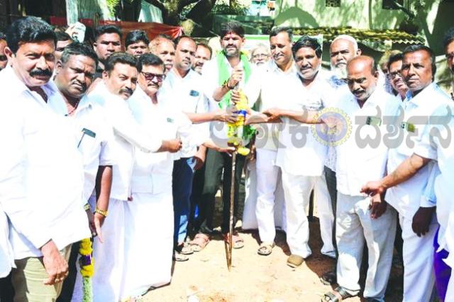 7ಕೋಟಿ ವೆಚ್ಚದಲ್ಲಿ ರಸ್ತೆ ಅಭಿವೃದ್ಧಿ ಕಾಮಗಾರಿಗೆ ಶಾಸಕ ಜೆ.ಎನ್‌.ಗಣೇಶ ಭೂಮಿ ಪೂಜೆ  